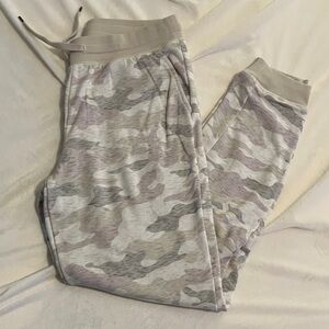 Old Navy Women’s Camo Joggers - Gray and Cream